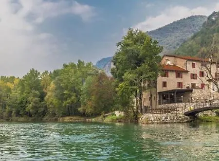 Casa Sul Fiume County House Bed & Breakfast Solagna